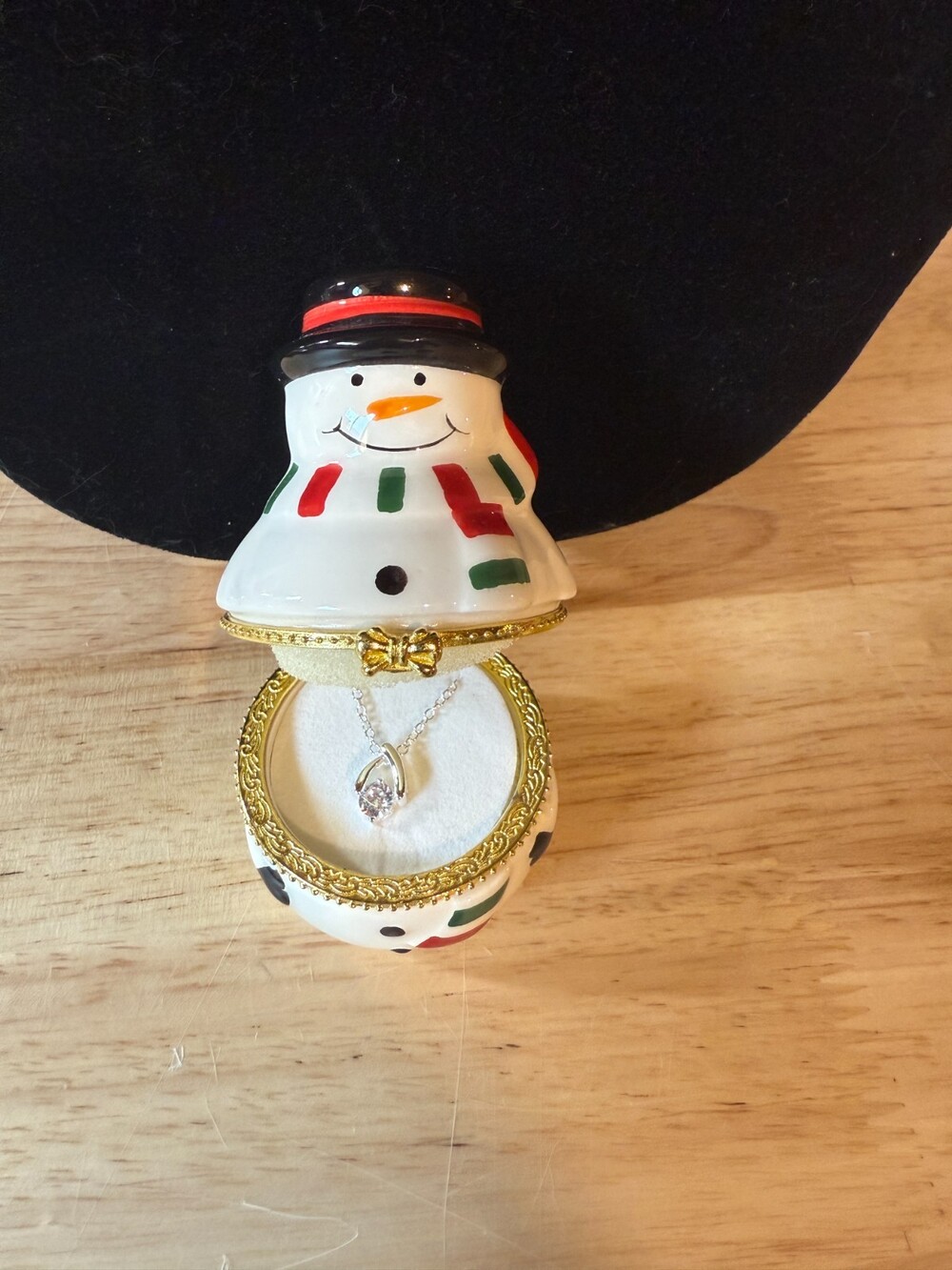 Avon CZ Necklace in Collectible Snowman Keepsake Box